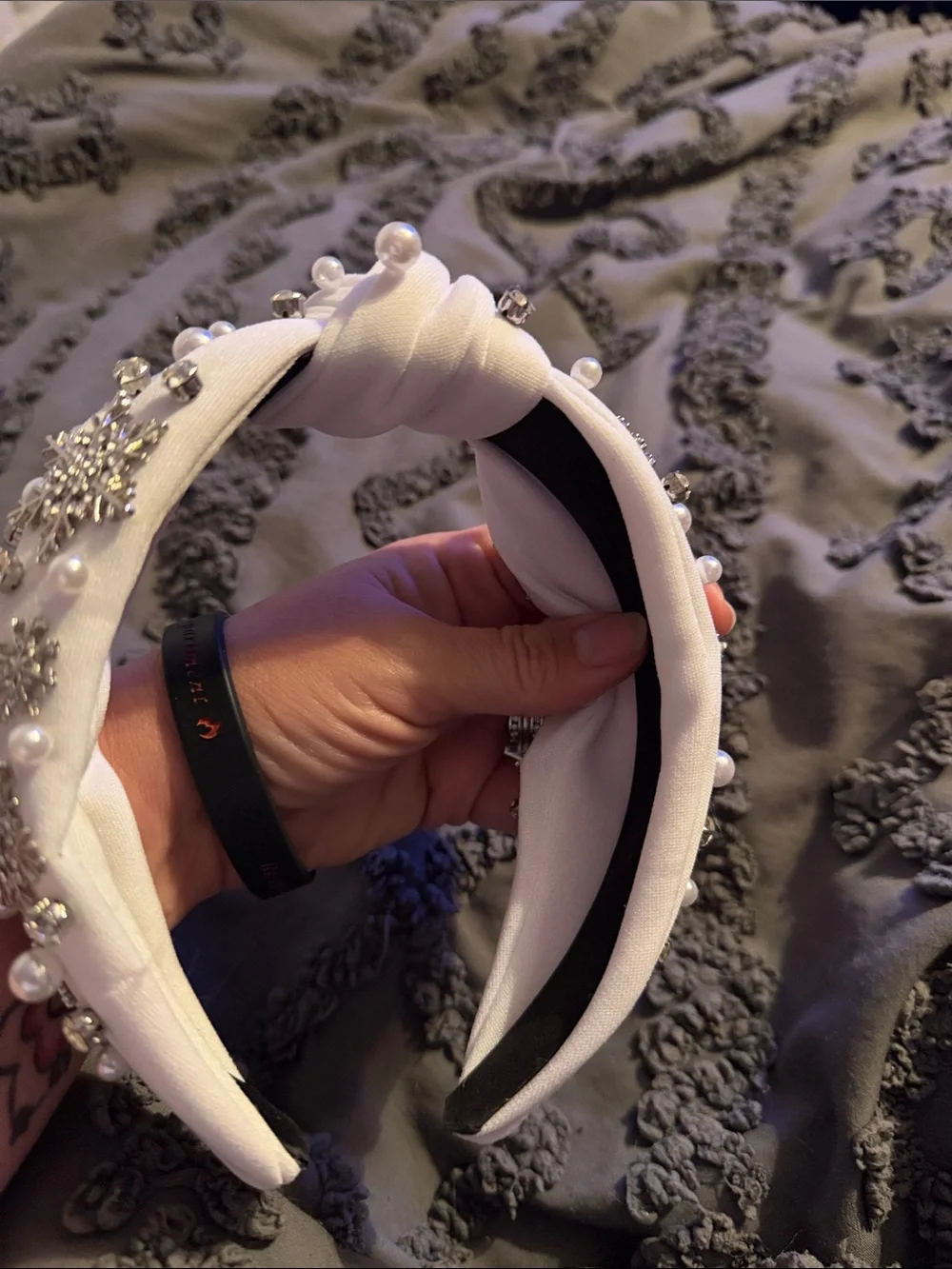 NWOT White Pearl & Crystal Snowflake Knot Headband